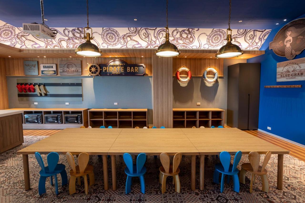 ホアリェン ファーグローリー ホテル Yanliau エクステリア 写真 The interior of the Phome Bar
