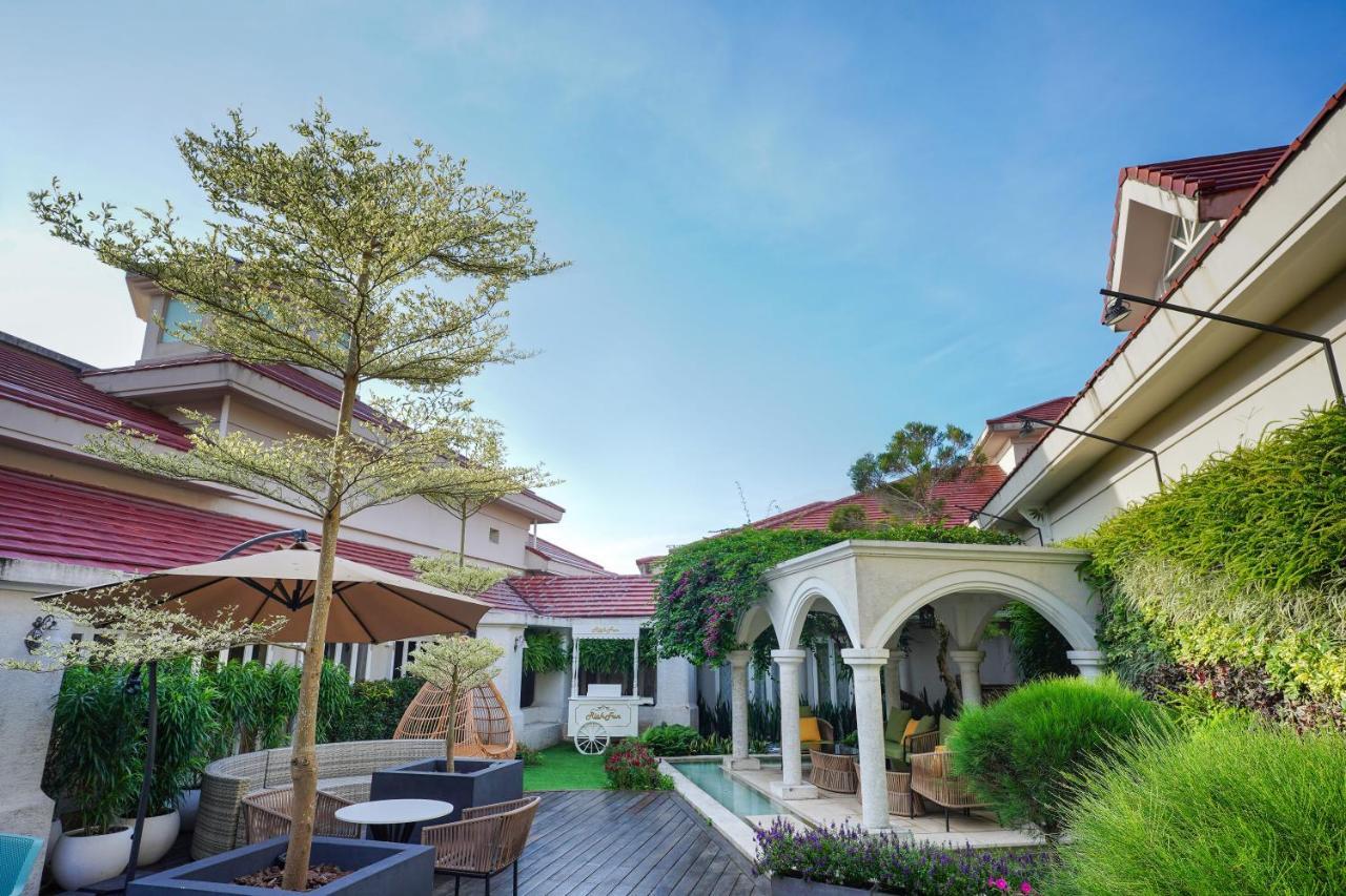 ホアリェン ファーグローリー ホテル Yanliau エクステリア 写真 The courtyard of the hotel