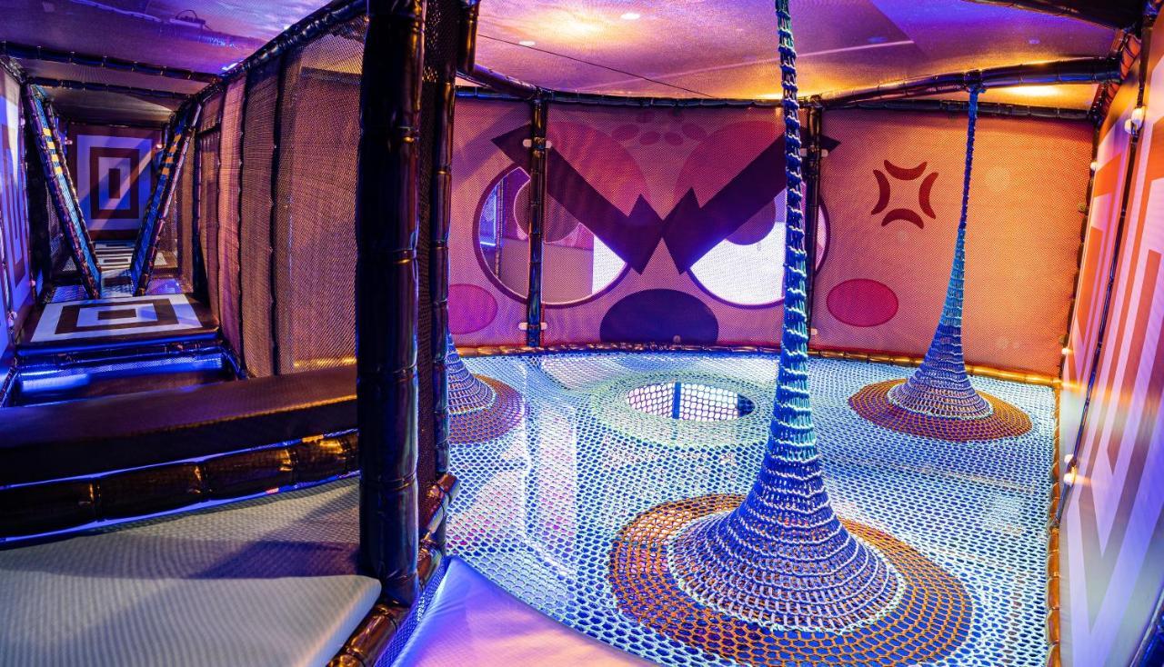 ホアリェン ファーグローリー ホテル Yanliau エクステリア 写真 The 100000-pixel LED floor
