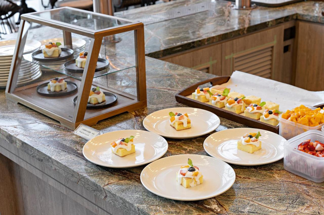 ホアリェン ファーグローリー ホテル Yanliau エクステリア 写真 A buffet of desserts