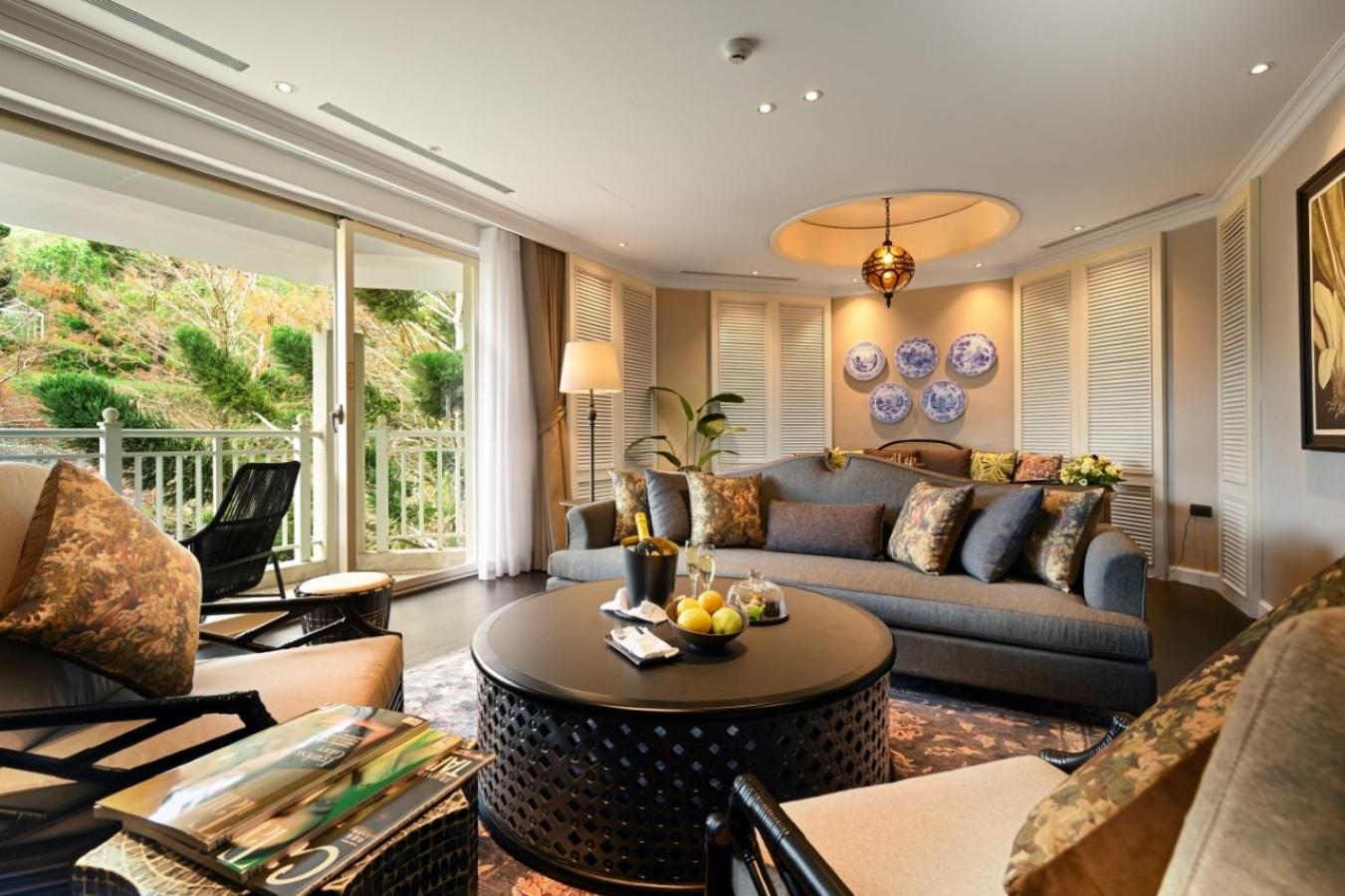 ホアリェン ファーグローリー ホテル Yanliau 部屋 写真 The living room of a suite at The Oberoi, Mumbai