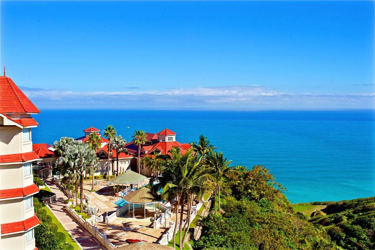 ホアリェン ファーグローリー ホテル Yanliau エクステリア 写真 View of the ocean from the resort
